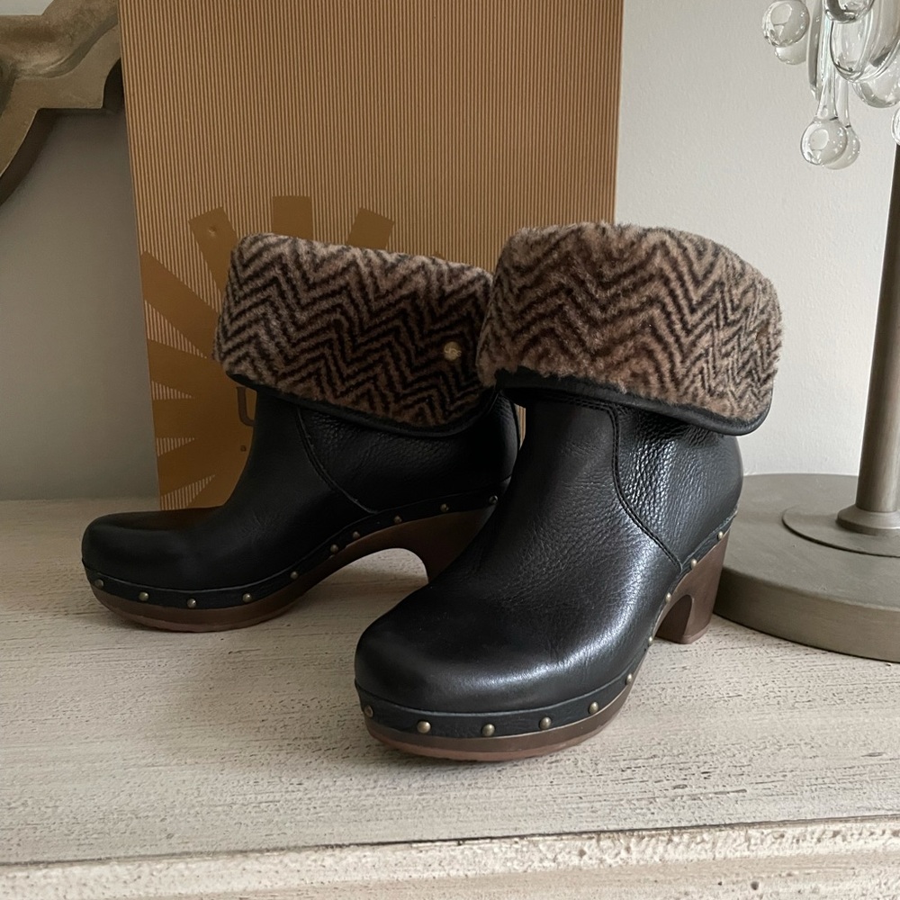 UGG CoraLynn Black Leather MidCalf Boots 
Size 5